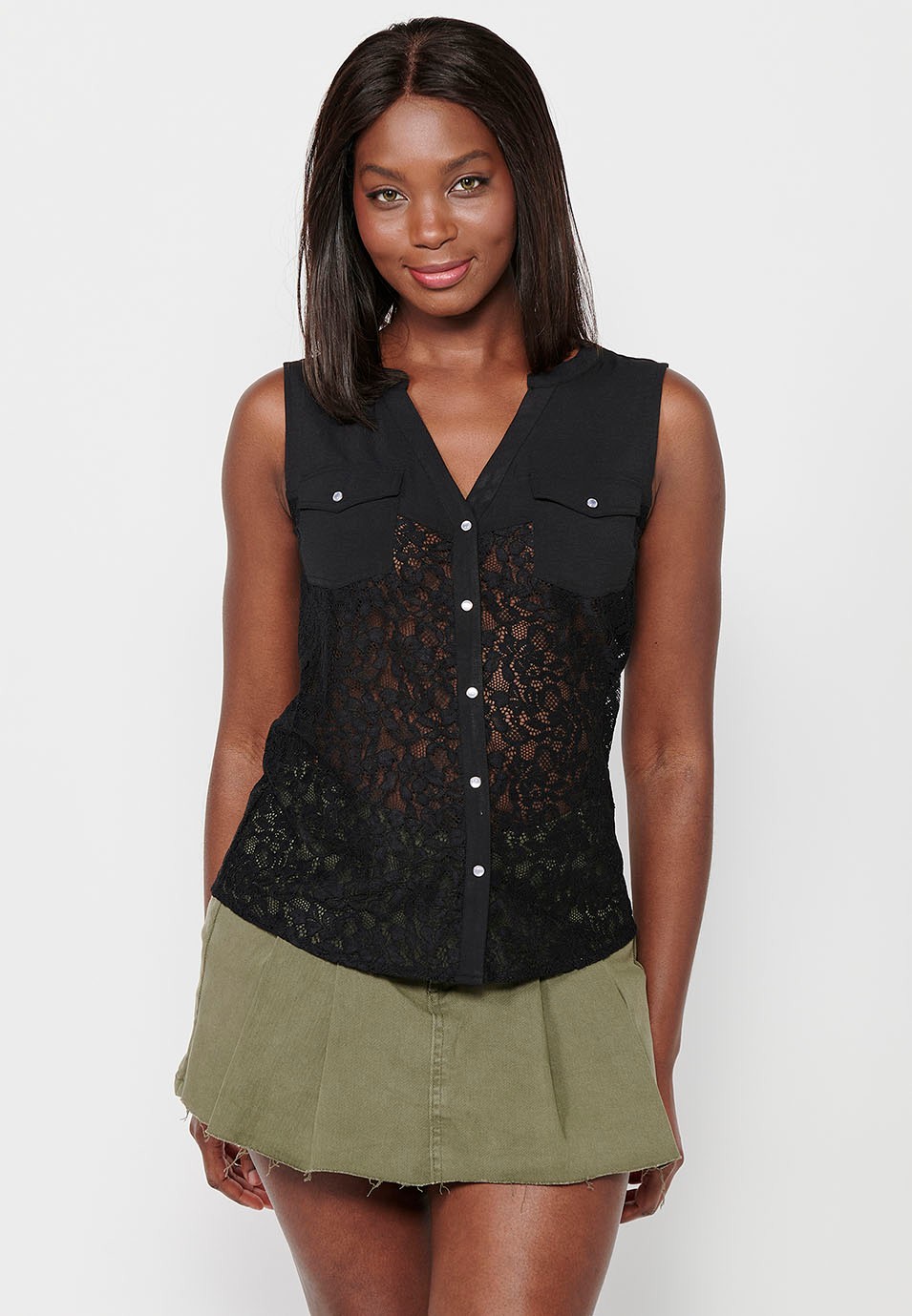 Ärmellose Bluse aus zwei Stoffen, einer mit durchbrochener Spitze und einem Hemdkragen mit Frontverschluss mit Knöpfen in Schwarz für Damen 3