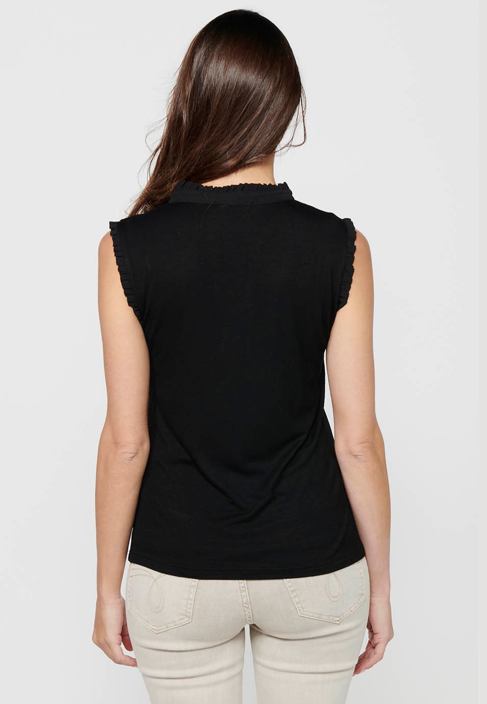 Black Flowy Sleeveless T-shirt with Round Neck for Women 4