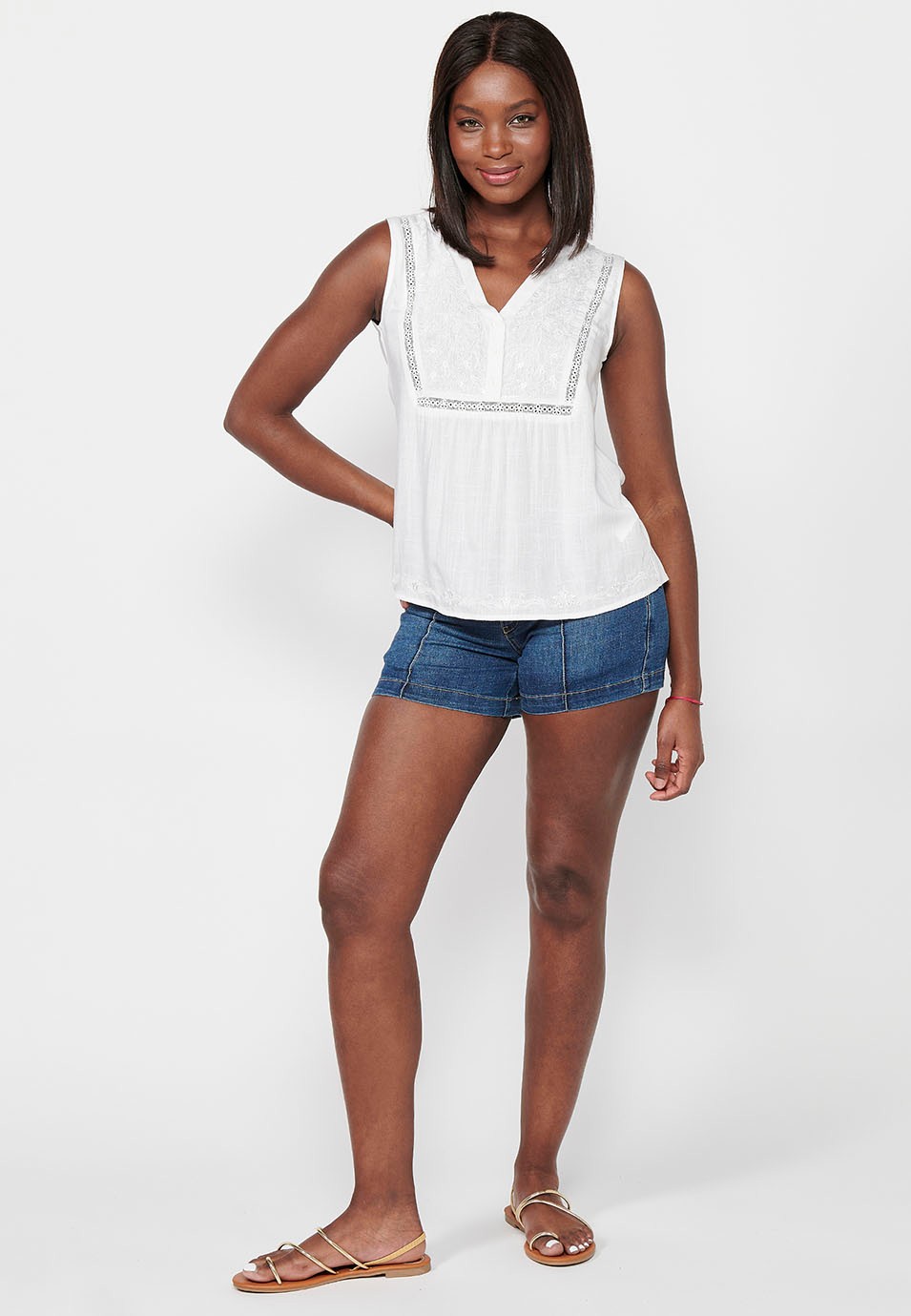 Blusa sin mangas con bordado delantero floral, color blanco para mujer | Moda Actual