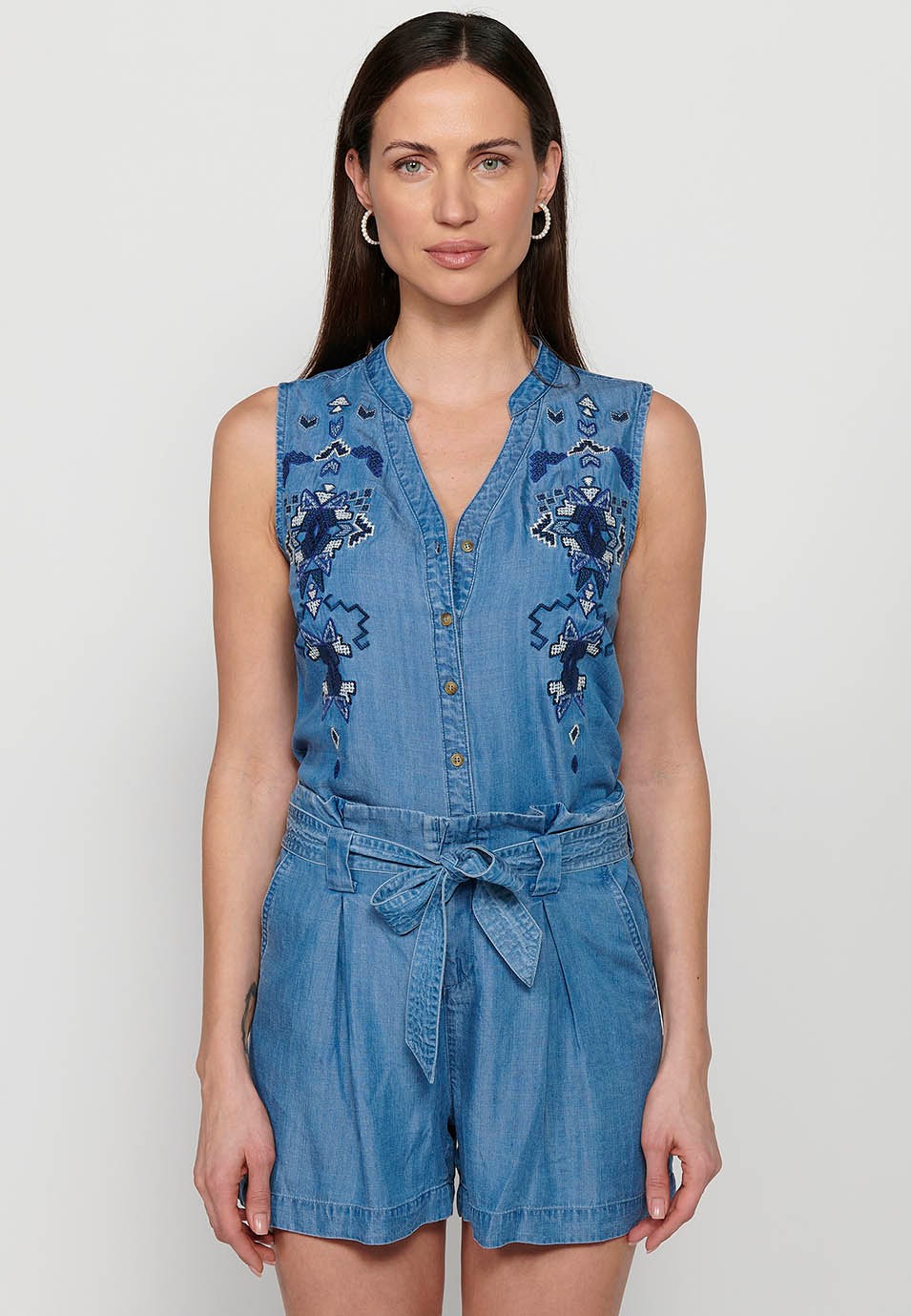 Sleeveless shirt style blouse, blue color for women