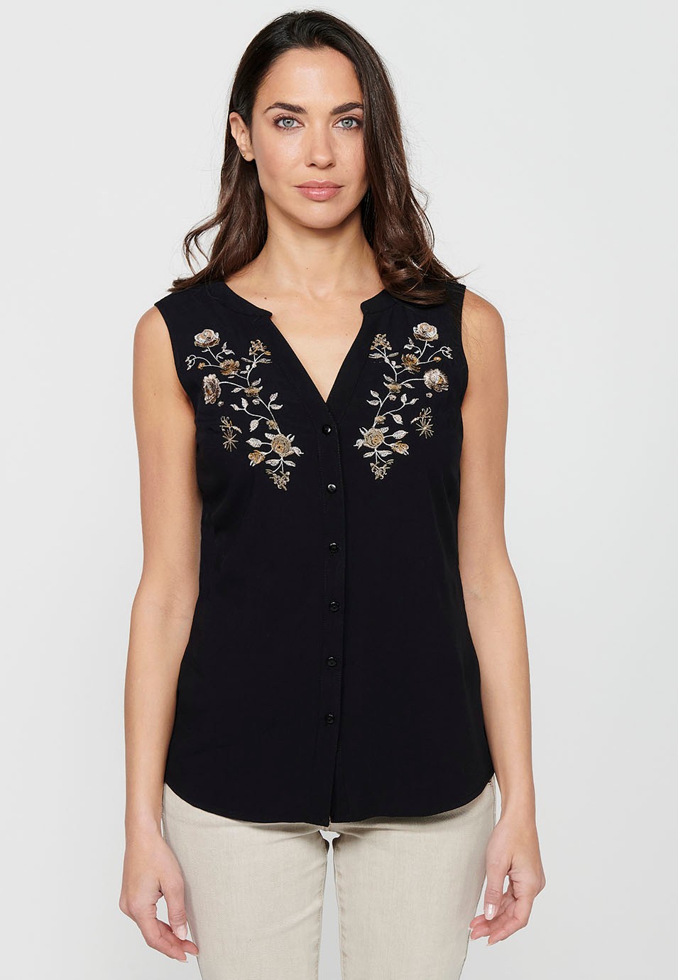 Ärmellose Bluse mit V-Ausschnitt und Frontverschluss mit Knöpfen mit gesticktem Frontdetail in Schwarz für Damen 3