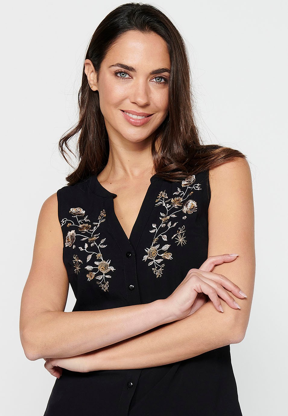 Ärmellose Bluse mit V-Ausschnitt und Frontverschluss mit Knöpfen mit gesticktem Frontdetail in Schwarz für Damen 5