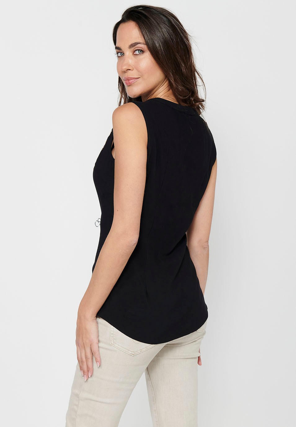 Ärmellose Bluse mit V-Ausschnitt und Frontverschluss mit Knöpfen mit gesticktem Frontdetail in Schwarz für Damen 6