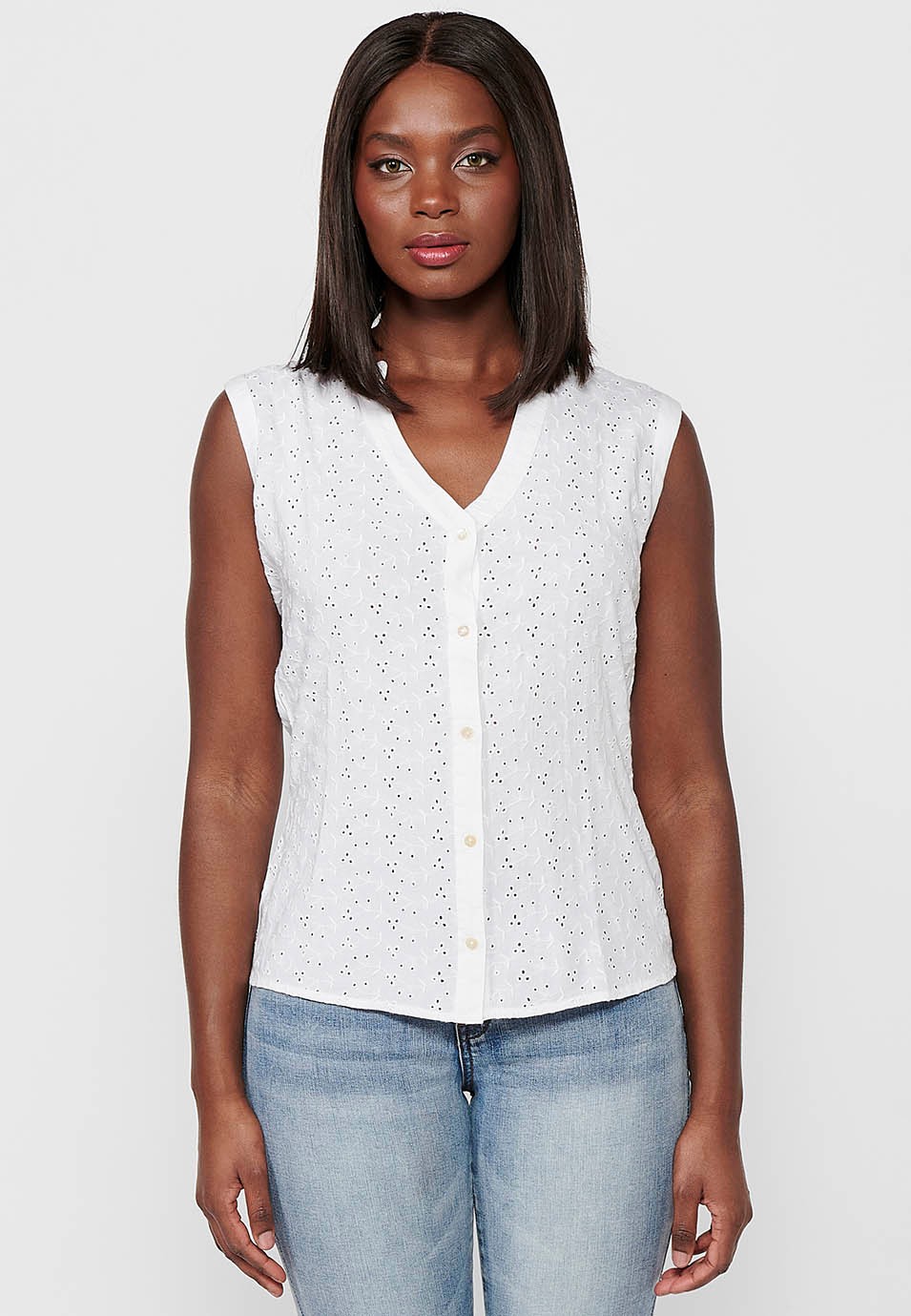 Blouse en coton sans manches avec fermeture sur le devant et boutons blancs pour femme