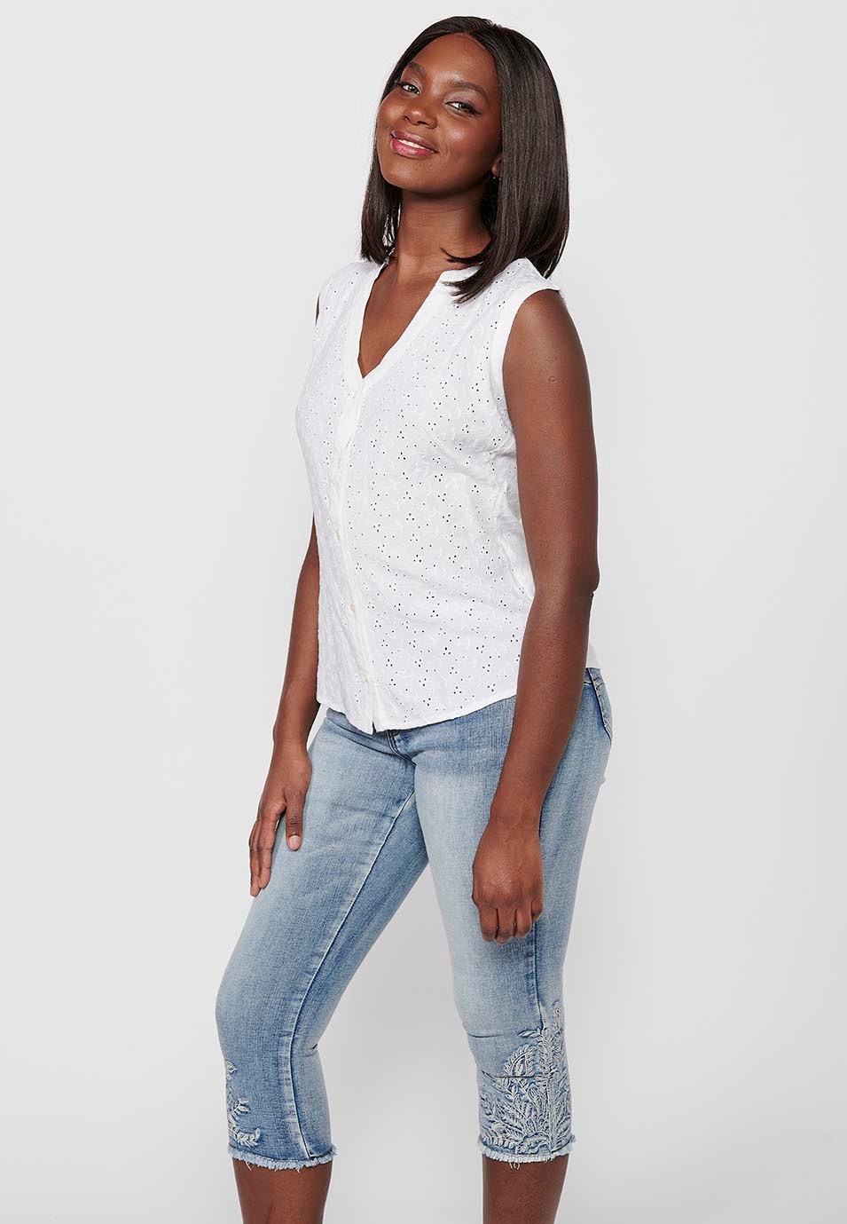 Blouse en coton sans manches avec fermeture sur le devant et boutons blancs pour femme 4