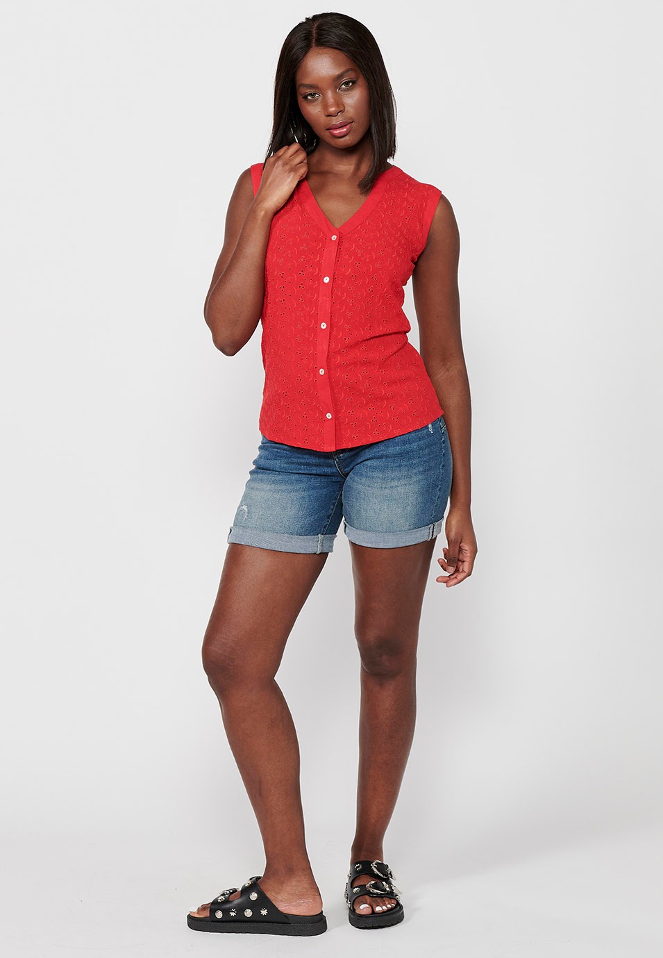 Blouse en coton sans manches avec fermeture sur le devant avec boutons rouges pour femme 1