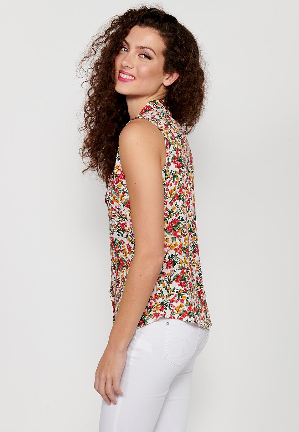 Blusa sin mangas, cuello V, cierre delantero con botones, estampado floral de color Blanco para mujer 7