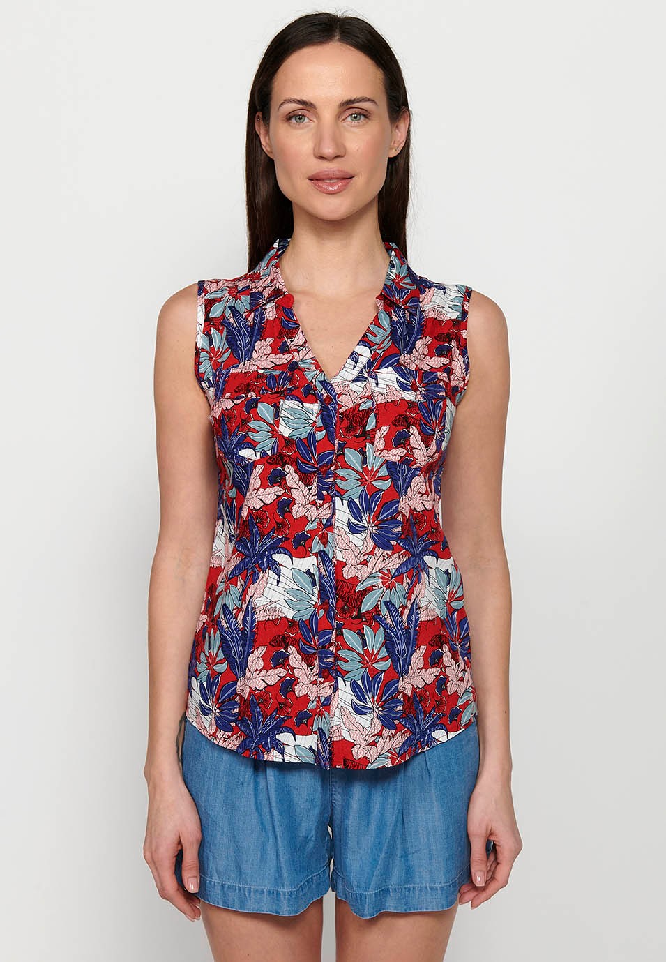 Blusa sin mangas, cuello V, cierre delantero con botones, estampado floral para mujer