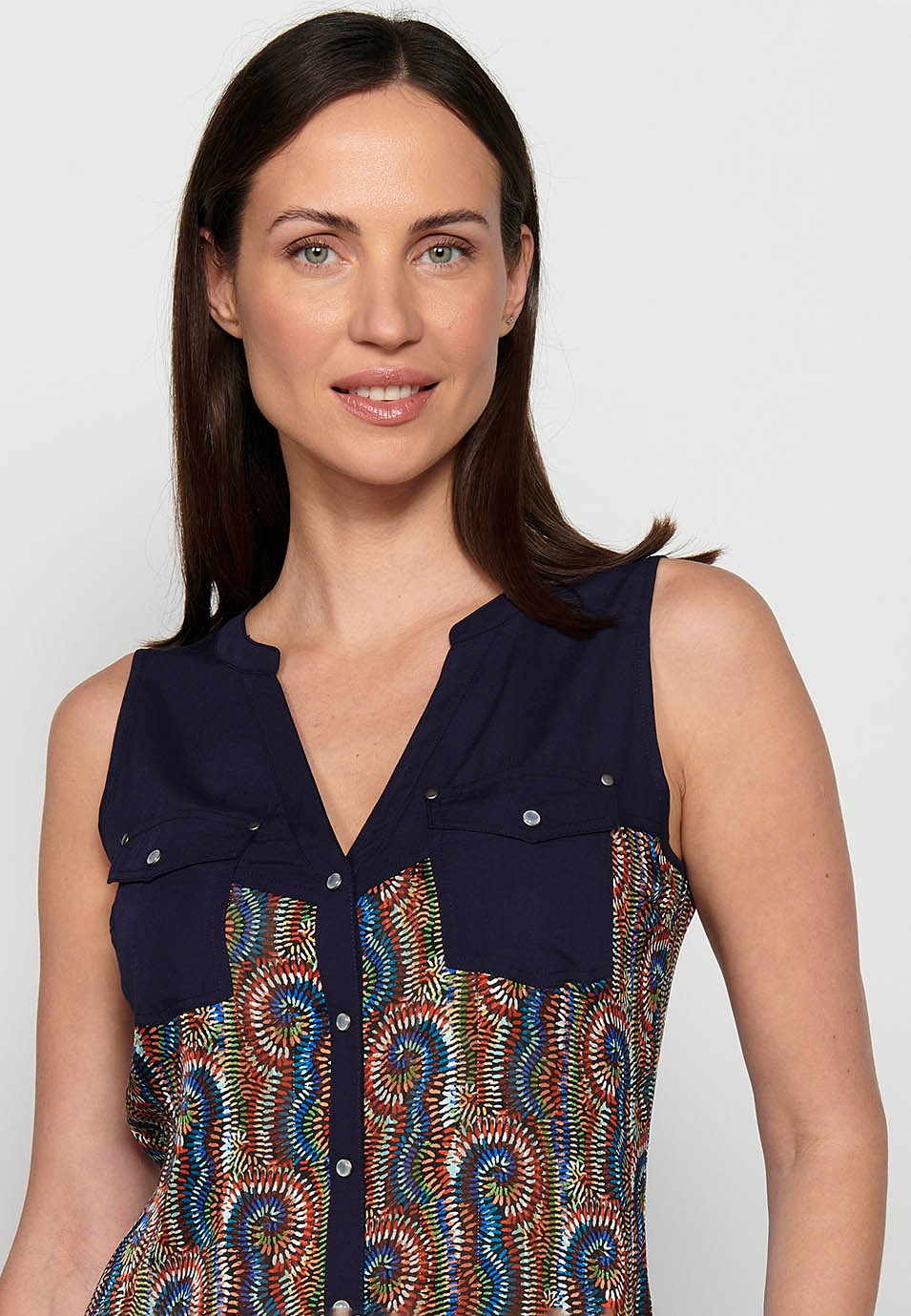 Ärmellose Bluse mit Hemdausschnitt und mehrfarbigem Blumendruck für Damen 5