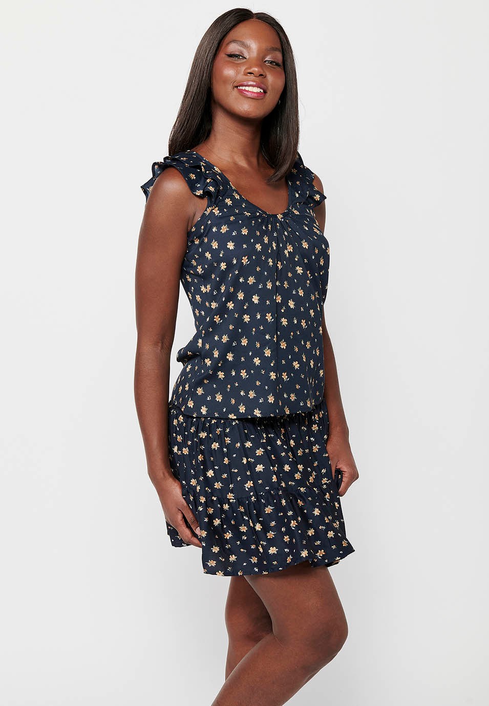 Blusa de tirantes con volantes, escote redondo, estampado floral color navy para mujer | Moda Actual