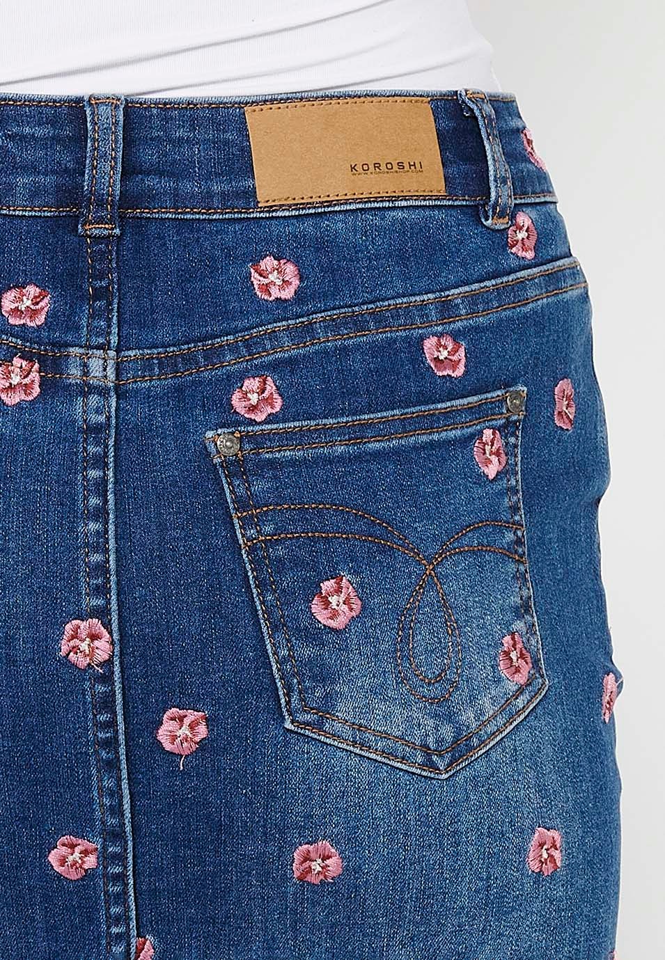 Falda corta denim de Tejido bordado con Cierre delantero con cremallera y botón de Color Azul oscuro para Mujer 5