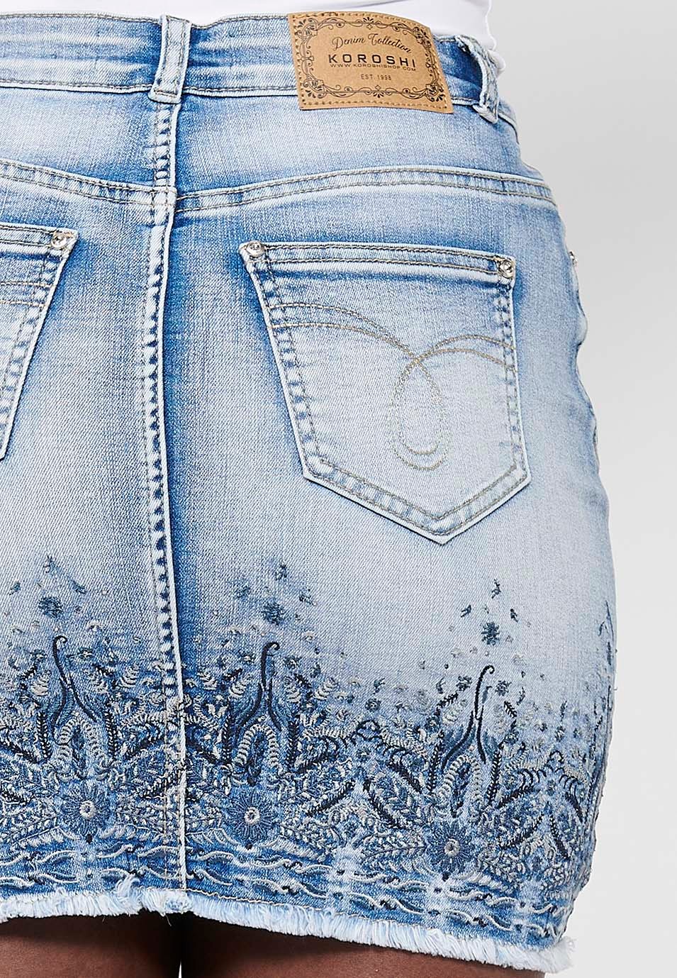 Falda corta denim con Detalles bordados y Cierre delantero con cremallera y botón de Color Azul para Mujer 2