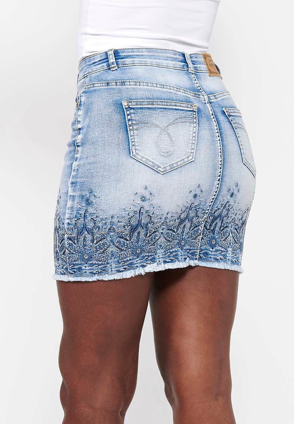 Falda corta denim con Detalles bordados y Cierre delantero con cremallera y botón de Color Azul para Mujer 8