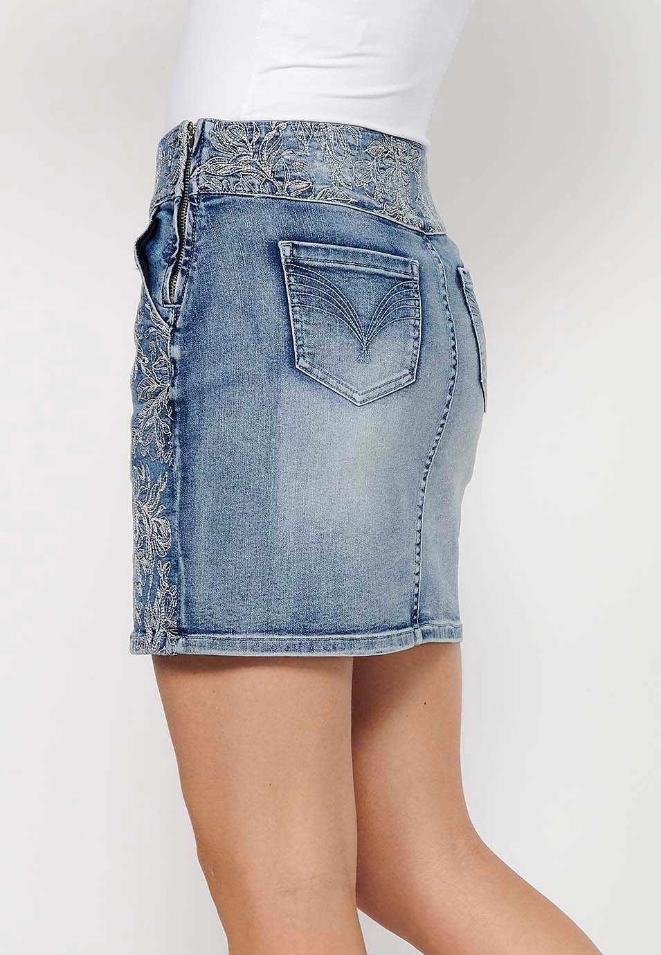 Kurzer Jeansrock mit breiter bestickter Taille und floralen Stickdetails mit seitlichem Reißverschluss in Blau für Damen 9