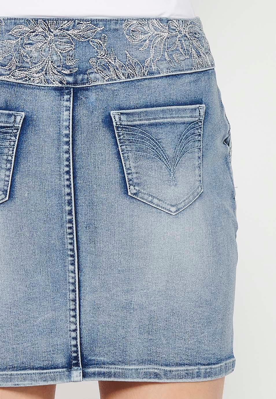 Falda corta denim con Cintura ancha bordada y Detalles bordados florales con Cierre lateral con cremallera de Color Azul para Mujer 8