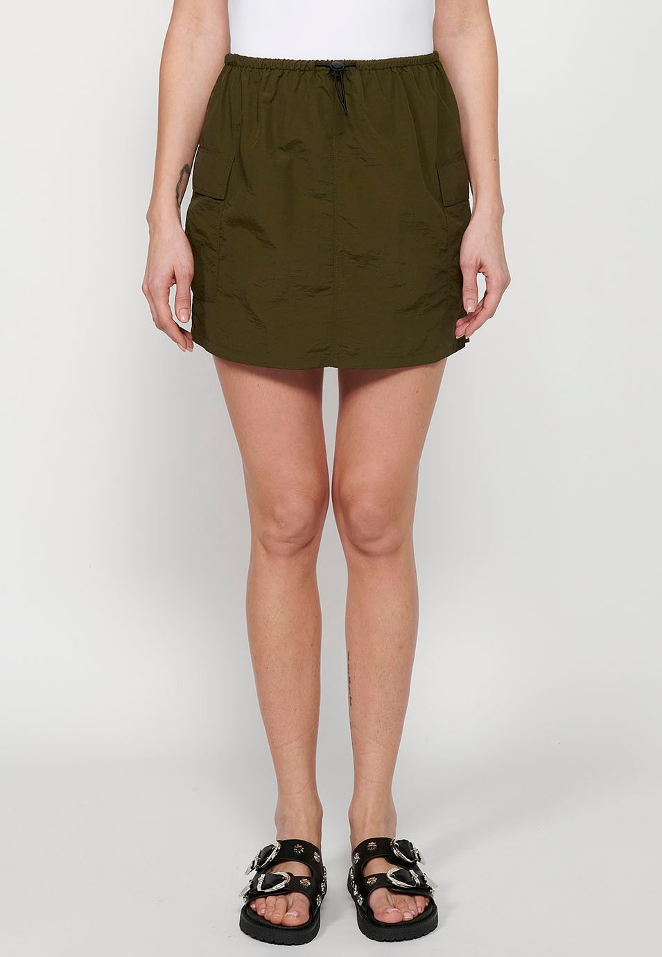 Short skirt with adjustable waist and pockets, khaki color for women