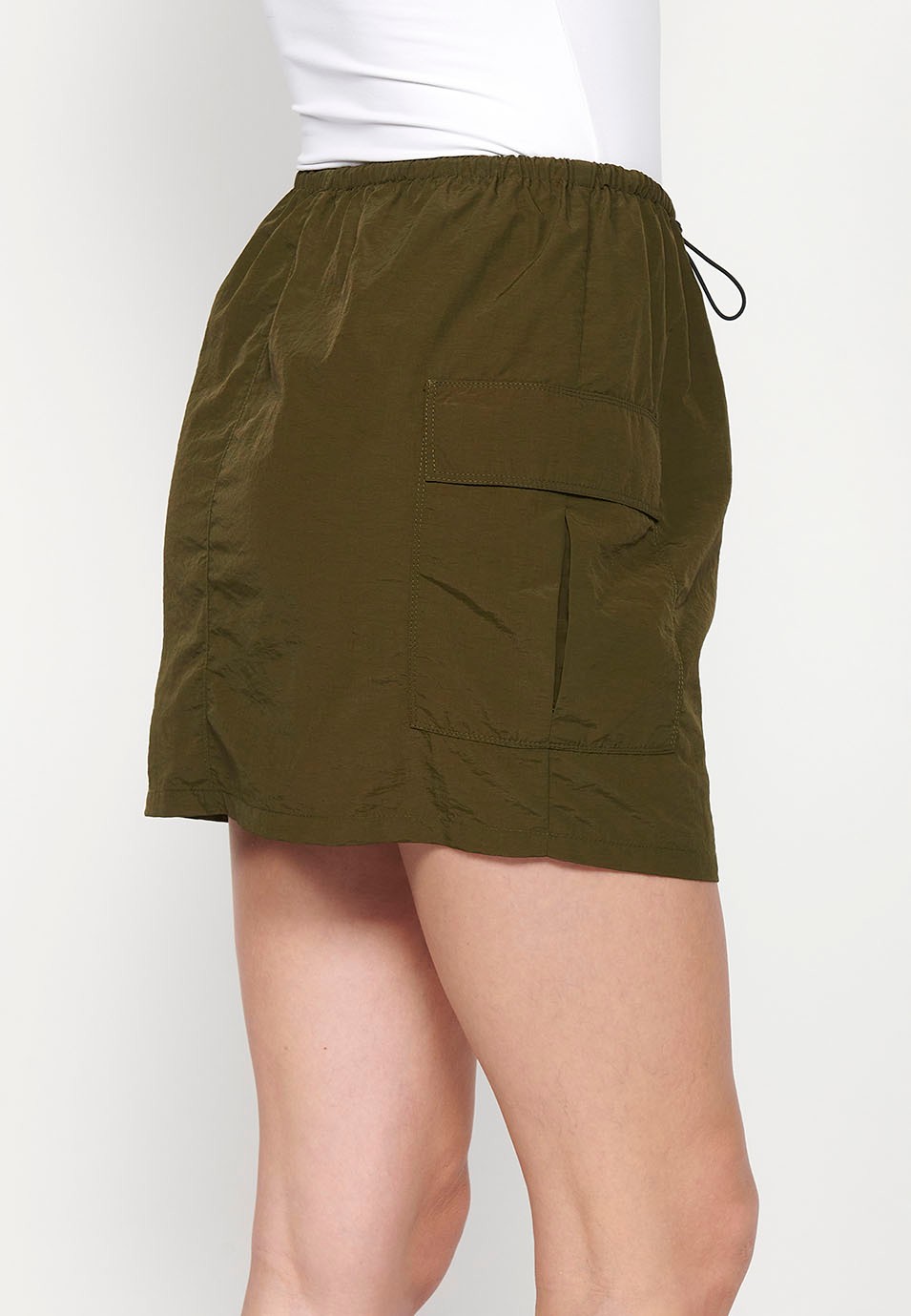 Short skirt with adjustable waist and pockets, khaki color for women