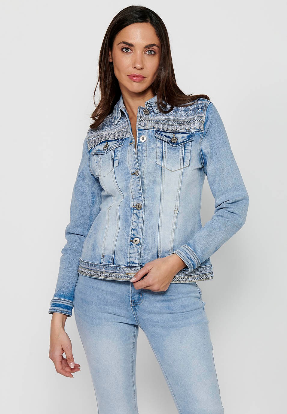 Denim jacket with front closure with buttons and shirt collar with pockets and embroidered details in light blue for women 9