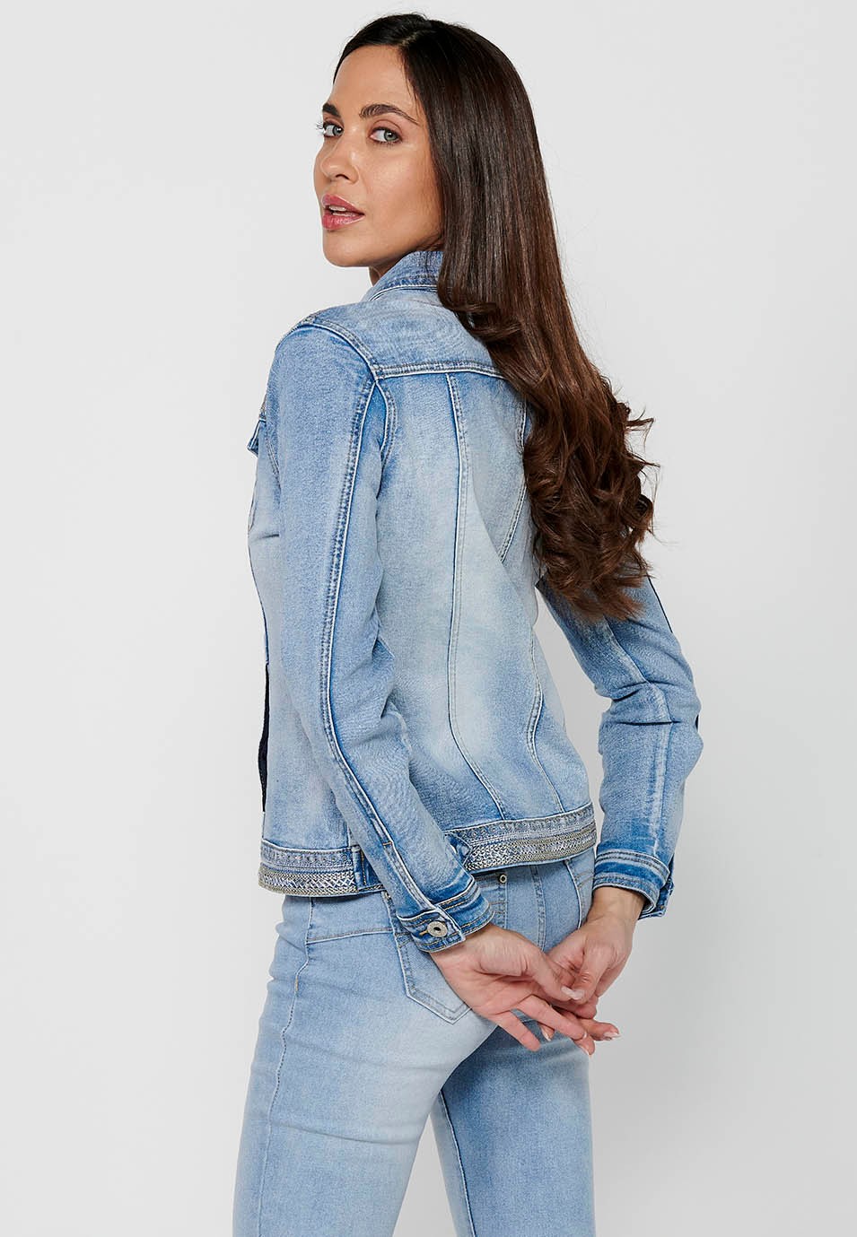 Denim jacket with front closure with buttons and shirt collar with pockets and embroidered details in light blue for women 5