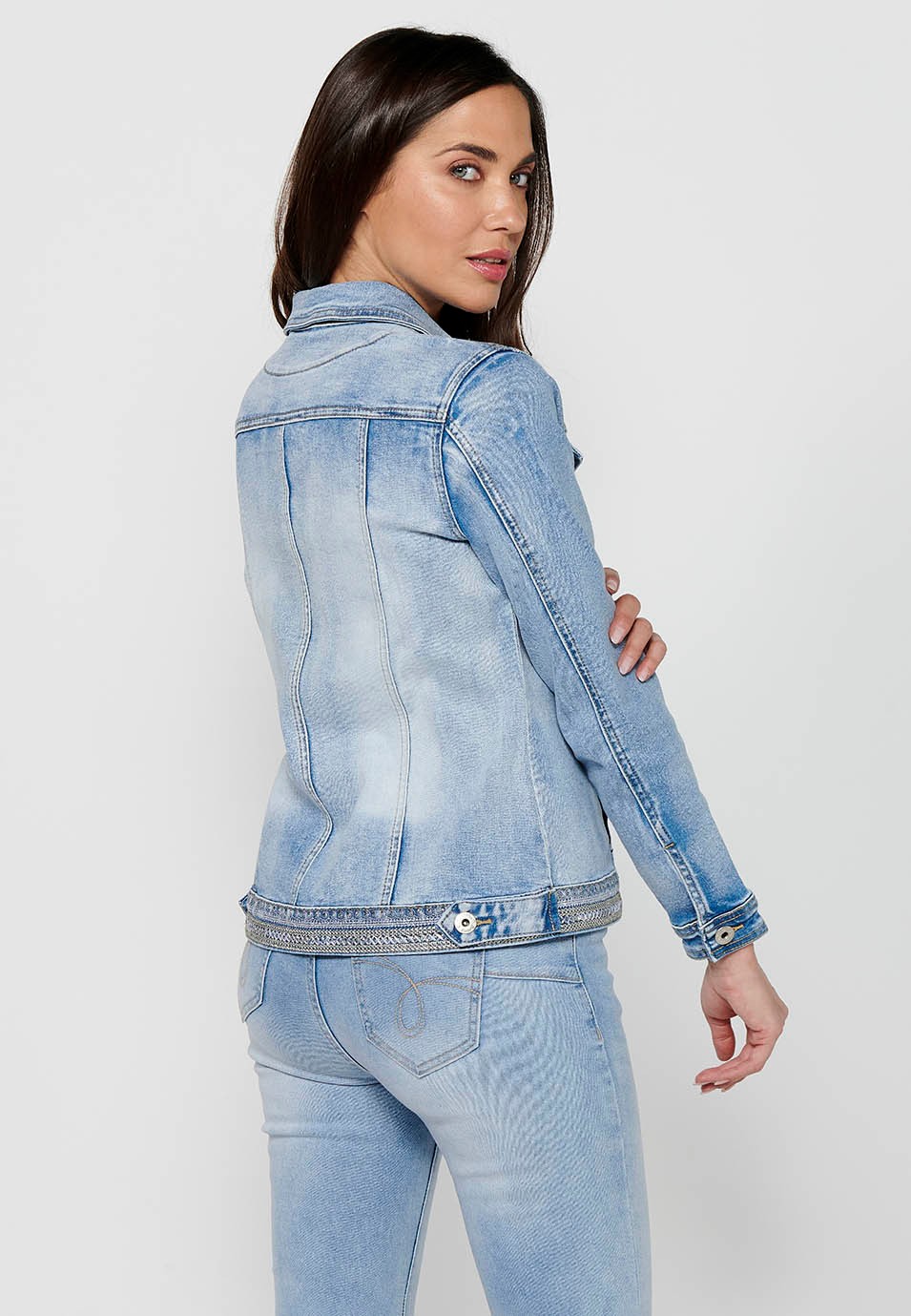 Denim jacket with front closure with buttons and shirt collar with pockets and embroidered details in light blue for women 6