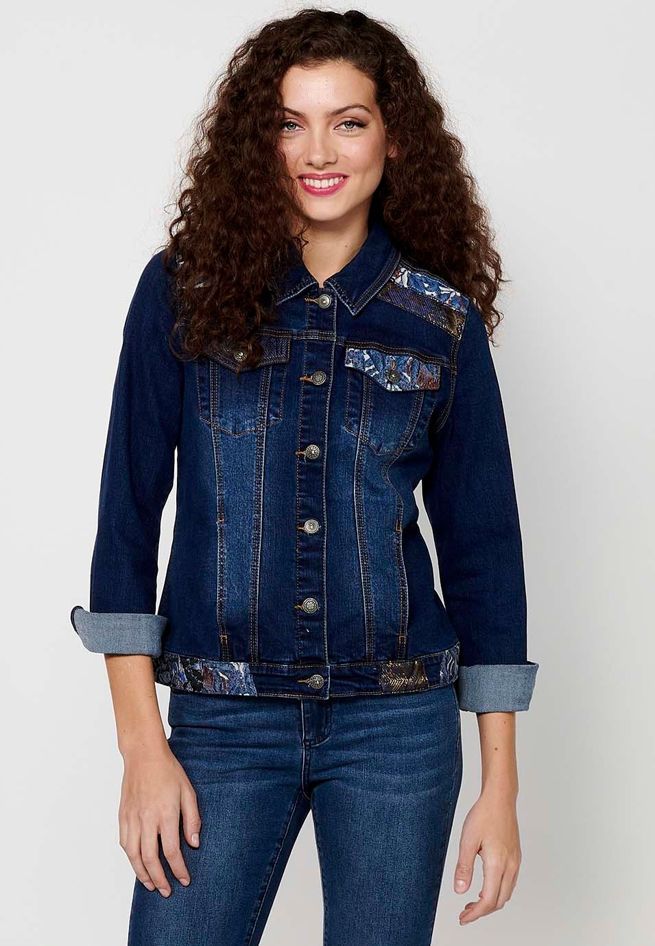 Chaqueta denim de manga larga con Cierre delantero con botones y Bolsillos con Bordados en los hombros de Color Azul Oscuro para Mujer 