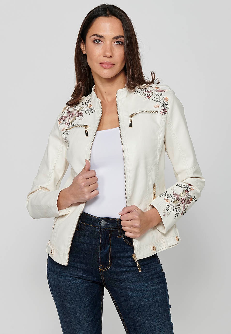 Leather-effect jacket with front zipper closure with floral embroidered details with round neck and front pockets in ecru color for women