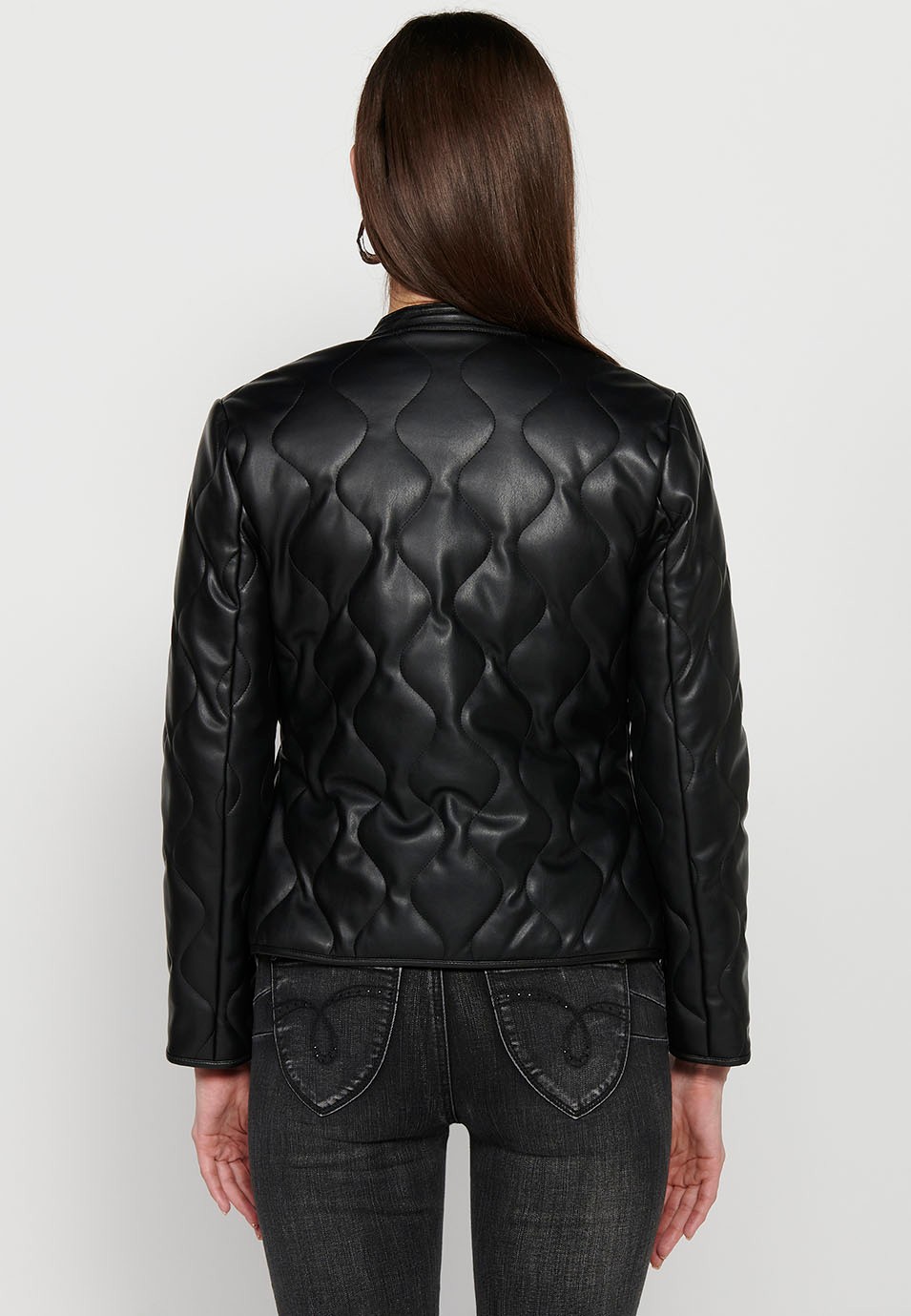 Chaqueta de manga larga acolchada. cuello redondo. color negro para mujer | Moda Actual