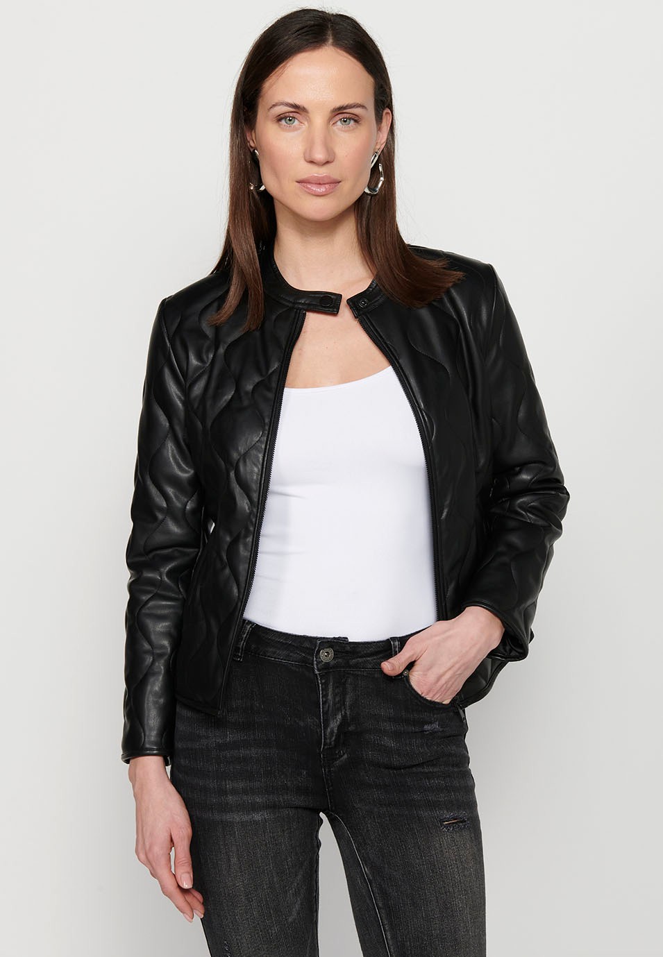 Chaqueta de manga larga acolchada. cuello redondo. color negro para mujer | Moda Actual