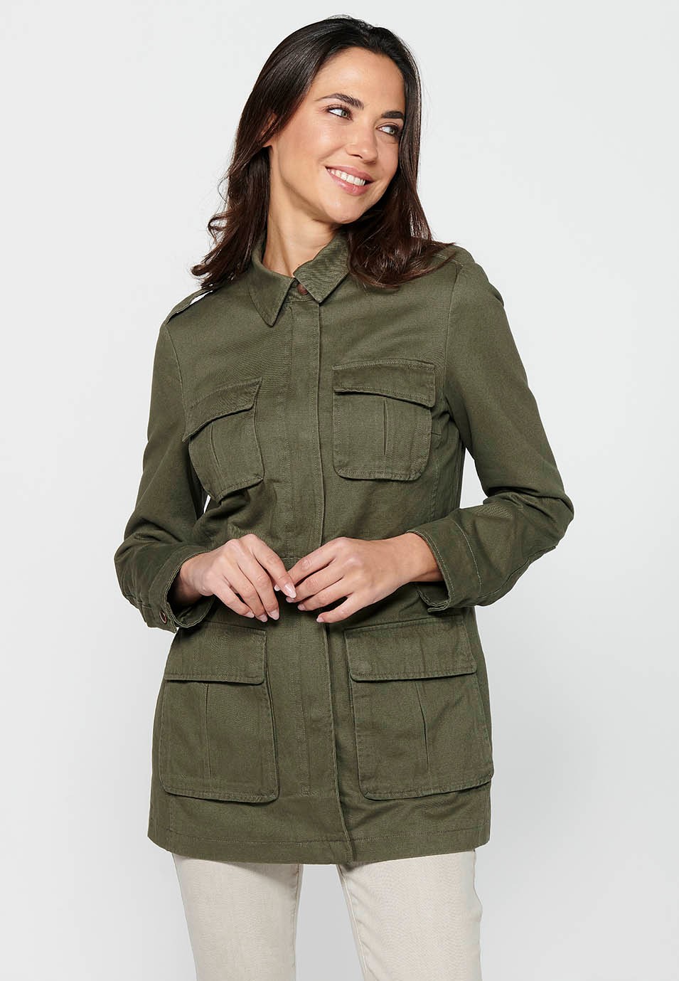Short long-sleeved parka with shirt collar and Khaki flap pockets for women