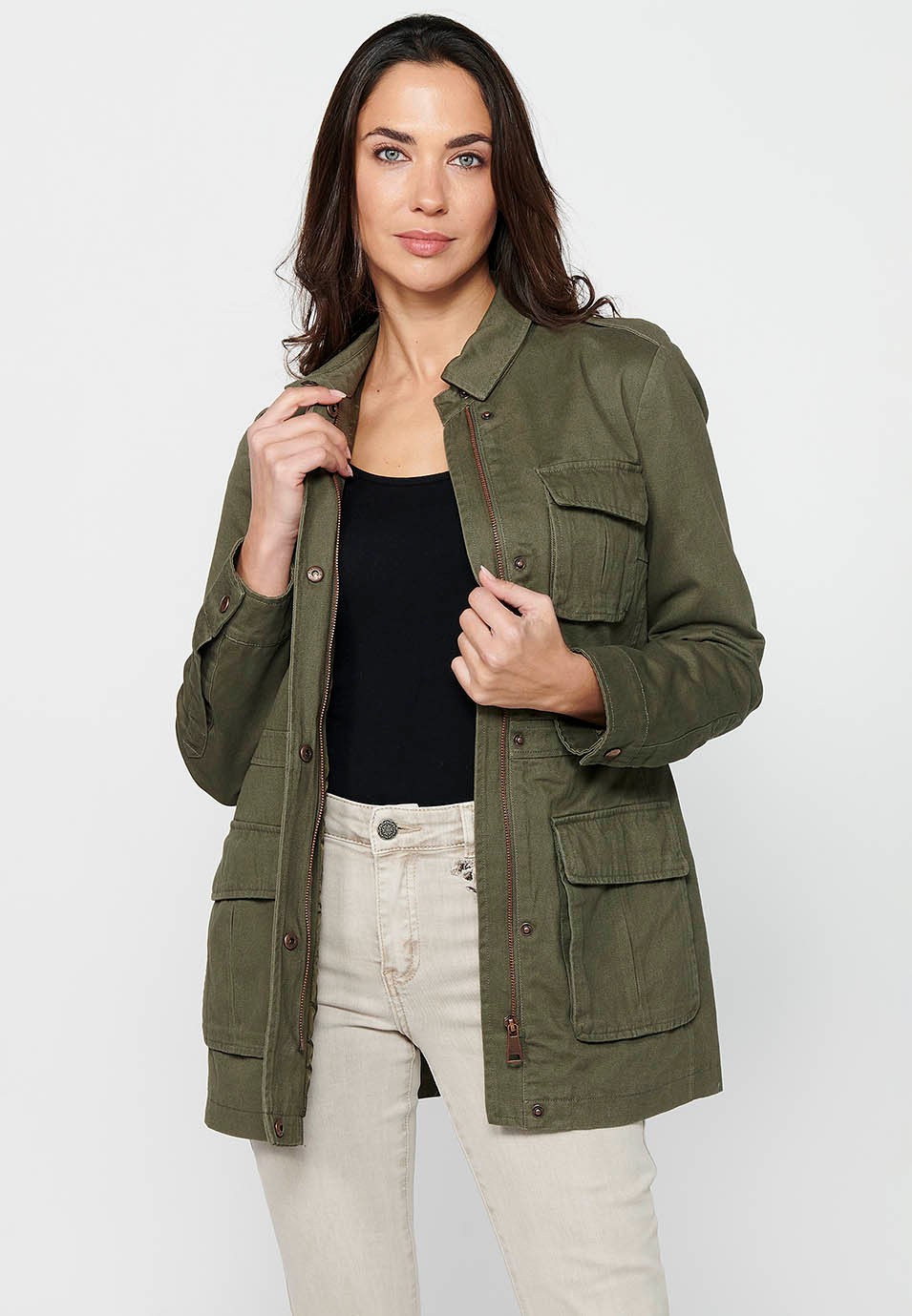 Short long-sleeved parka with shirt collar and Khaki flap pockets for women 7