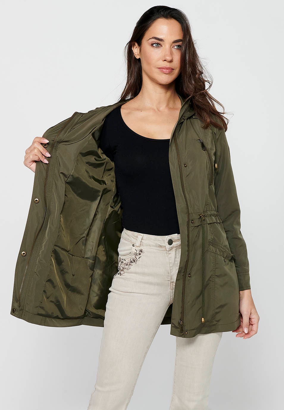 Chaqueta parka de manga larga de cierre delantero con cremallera y cuello con capucha con bolsillos de color kaki para mujer | Moda Actual 9