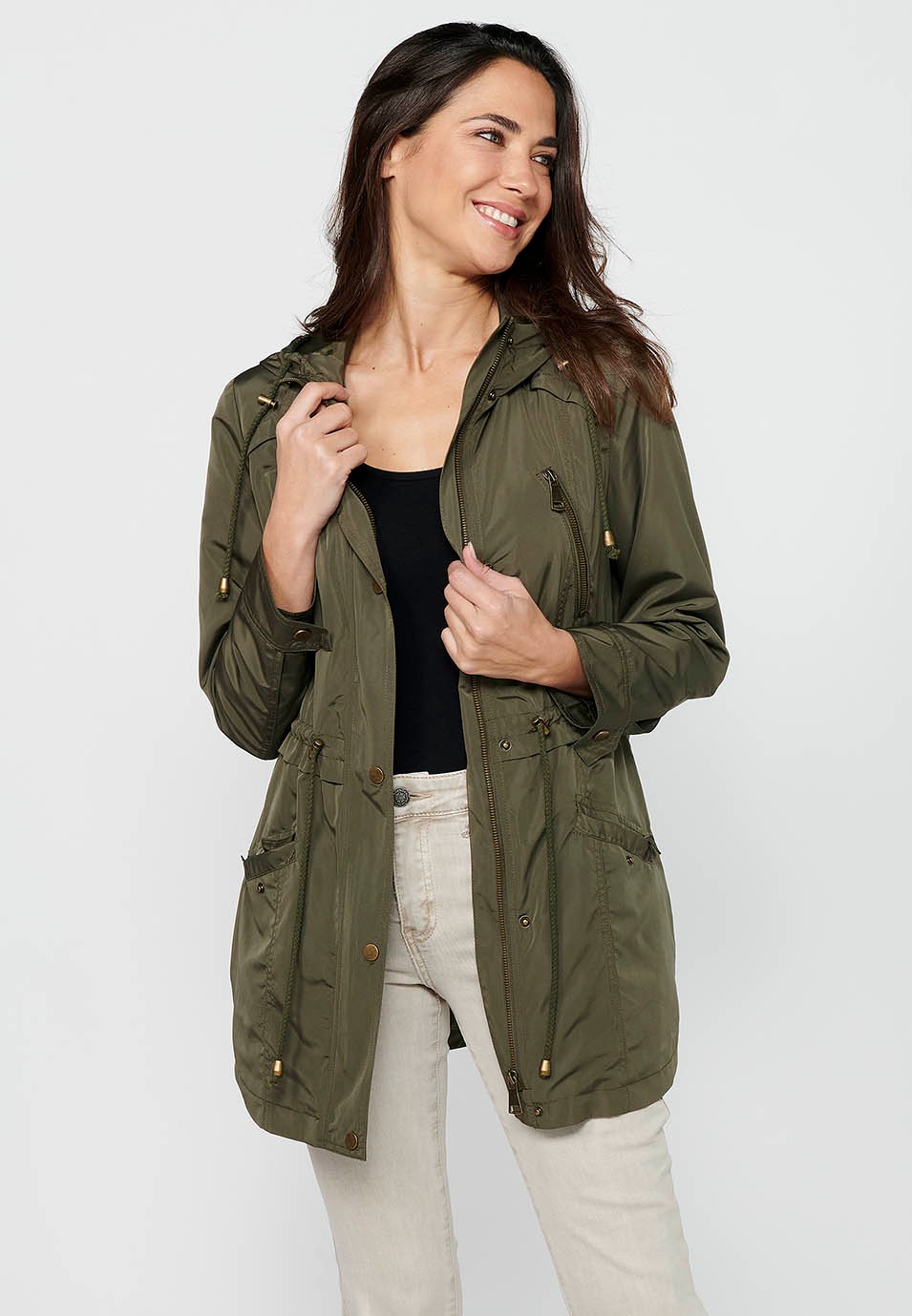 Chaqueta parka de manga larga de cierre delantero con cremallera y cuello con capucha con bolsillos de color kaki para mujer | Moda Actual 11