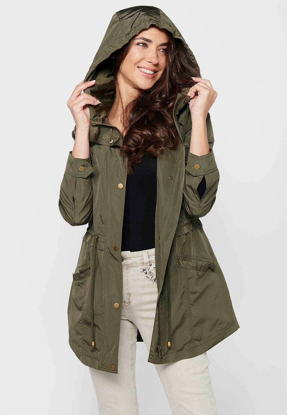 Chaqueta parka de manga larga de cierre delantero con cremallera y cuello con capucha con bolsillos de color kaki para mujer | Moda Actual 10