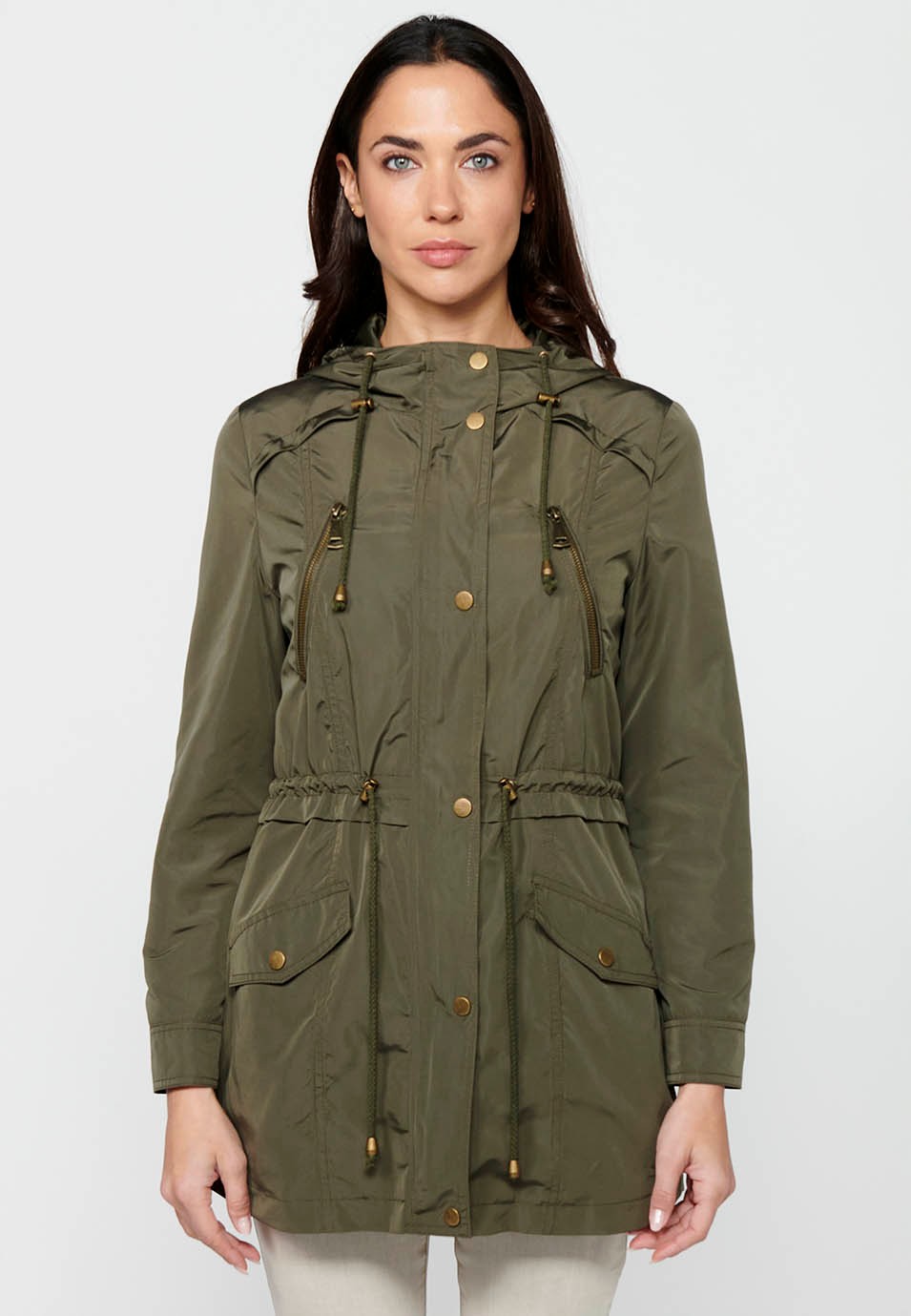 Chaqueta parka de manga larga de cierre delantero con cremallera y cuello con capucha con bolsillos de color kaki para mujer | Moda Actual 2