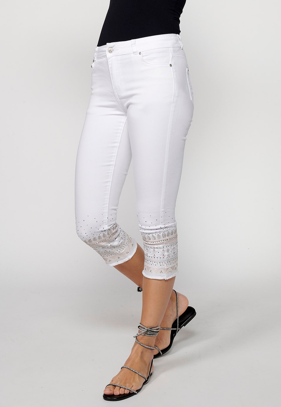 Pirate pants finished with floral embroidery and front closure with zipper and button in White for Women 4