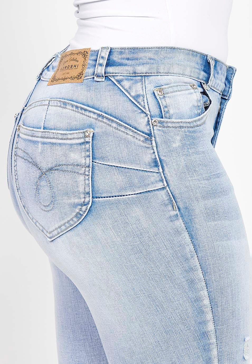 Pantalón corto estilo pirata con Detalles bordados y Cierre delantero con cremallera y botón de Color Azul para Mujer 5