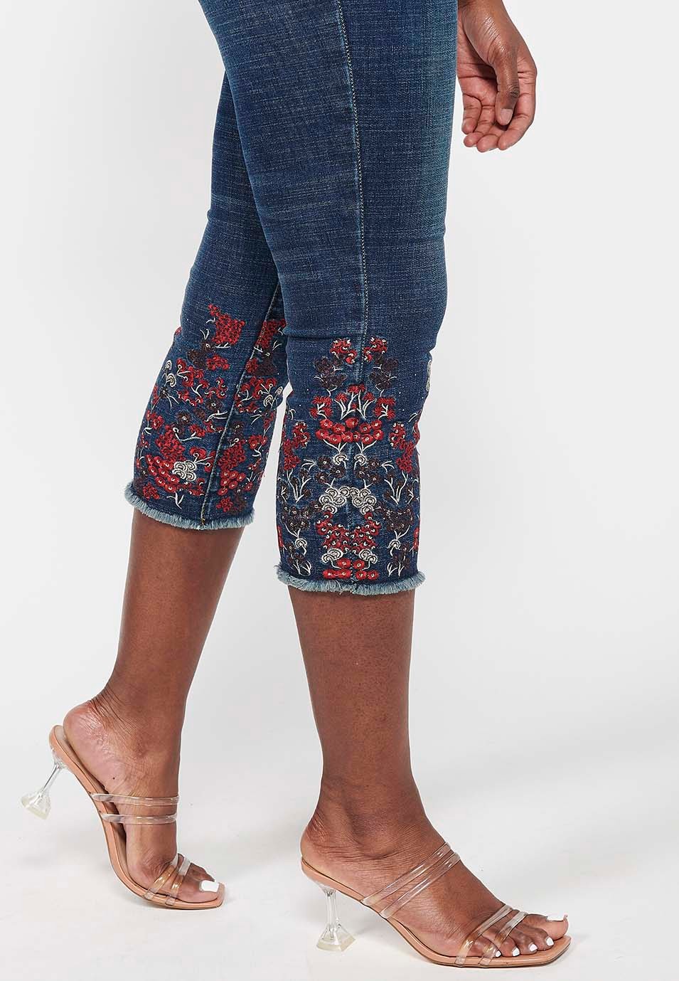 Pirate pants finished in floral embroidery, dark blue color for women