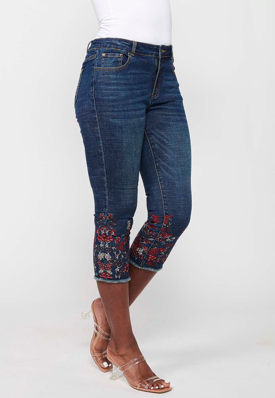 Pirate pants finished in floral embroidery, dark blue color for women