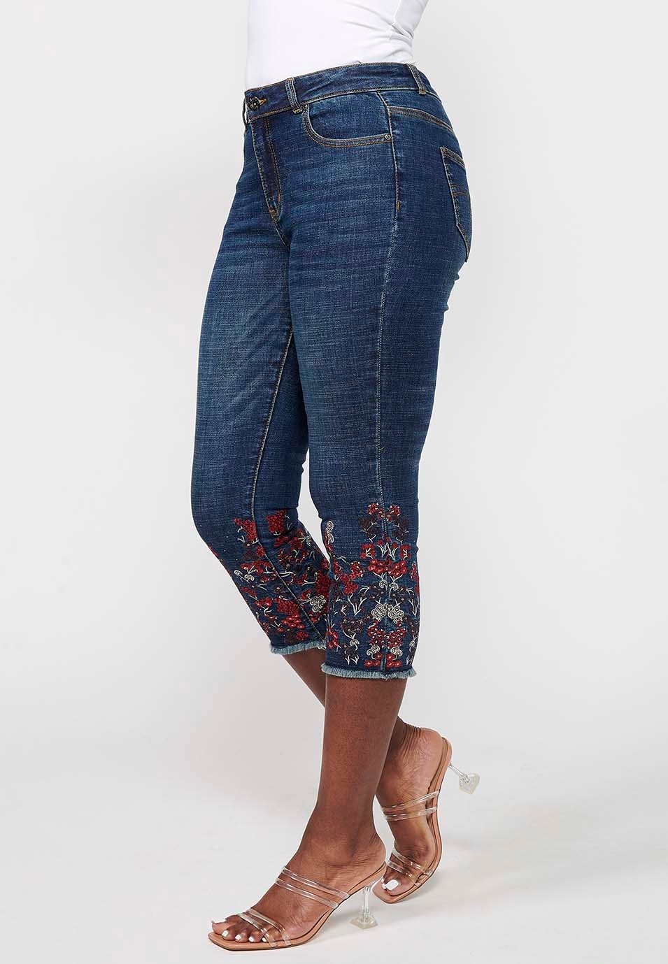 Pirate pants finished in floral embroidery, dark blue color for women