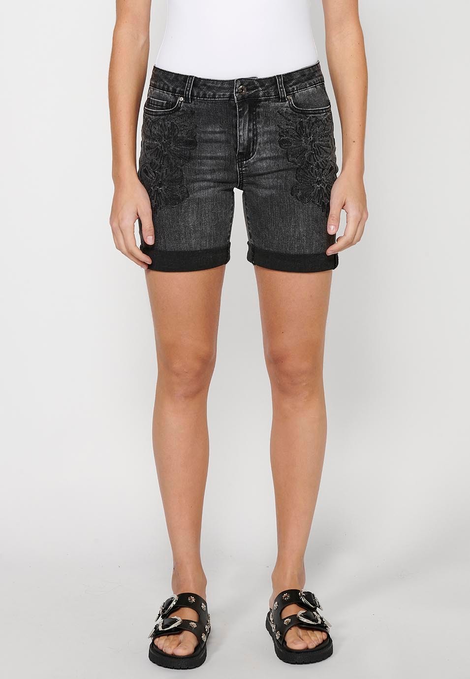 Shorts with a turn-up finish with front closure with zipper and button and floral embroidery in Black for Women 4