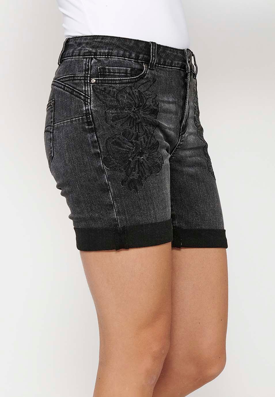 Shorts with a turn-up finish with front closure with zipper and button and floral embroidery in Black for Women 5
