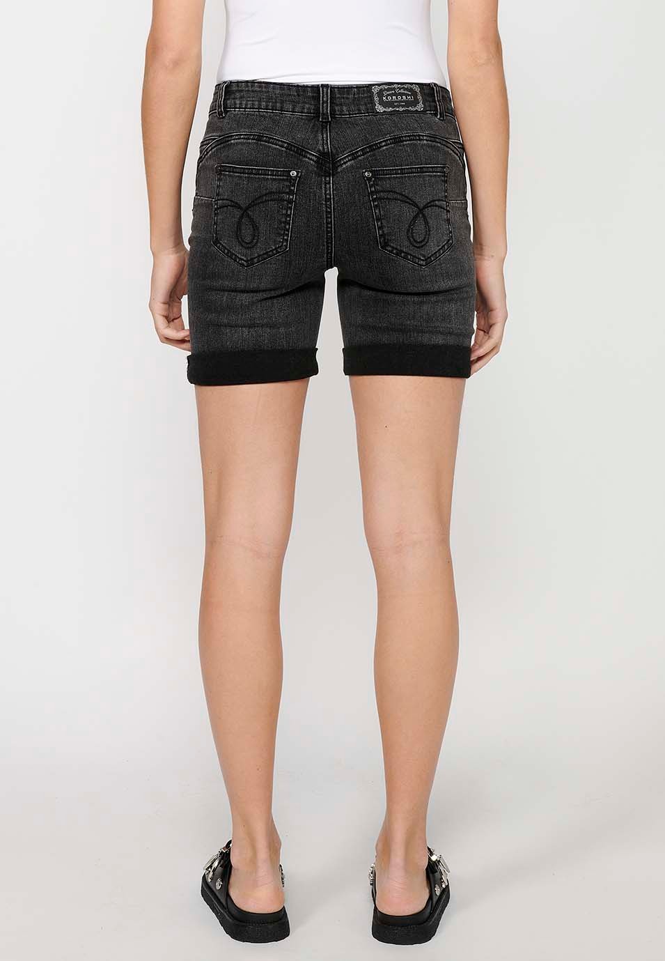 Short à finition revers avec fermeture sur le devant avec fermeture éclair et bouton et broderie florale en Noir pour Femme 9