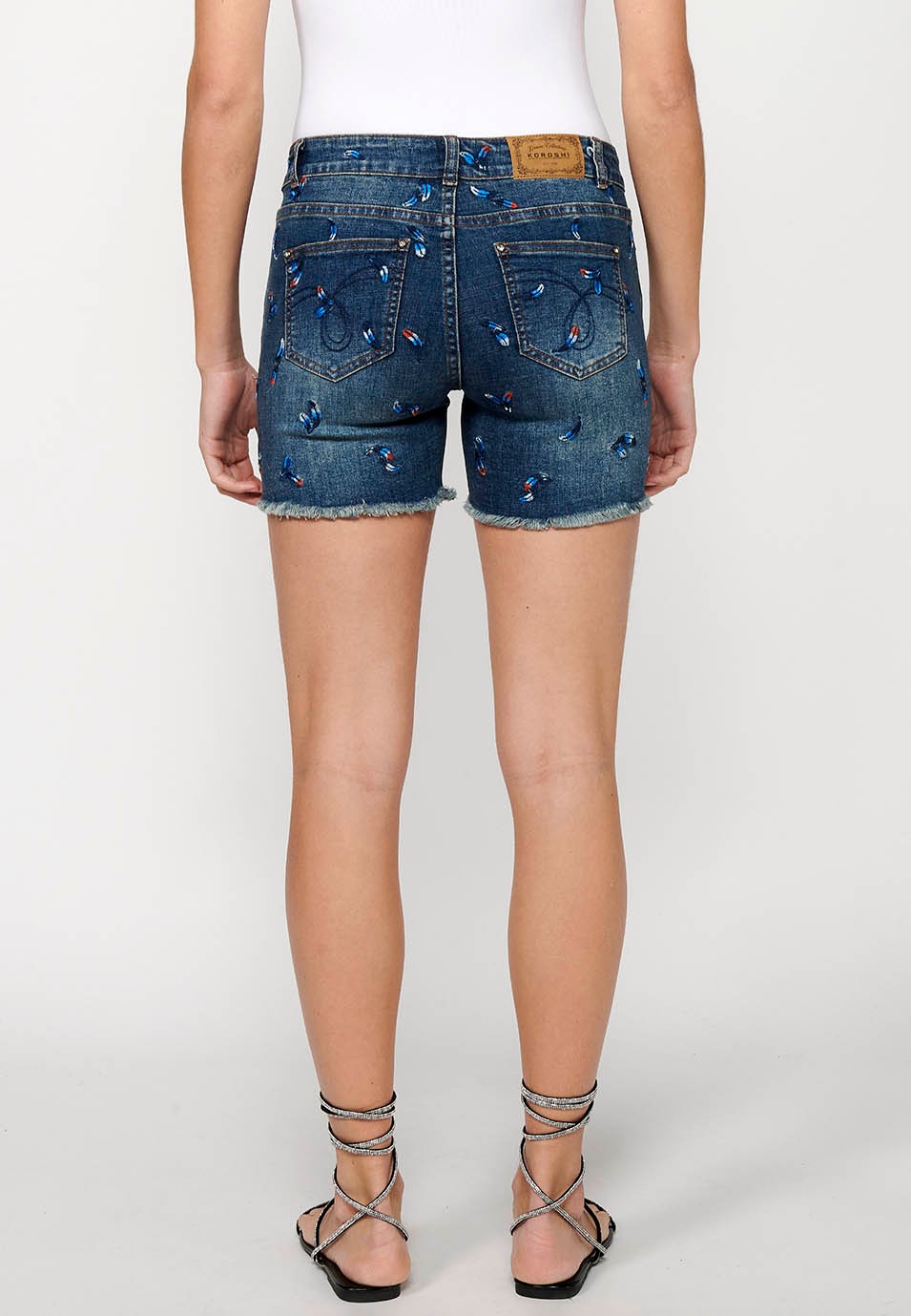 Denim shorts with front zipper and button closure and embroidered fabric with five pockets, one blue pocket pocket for women 3