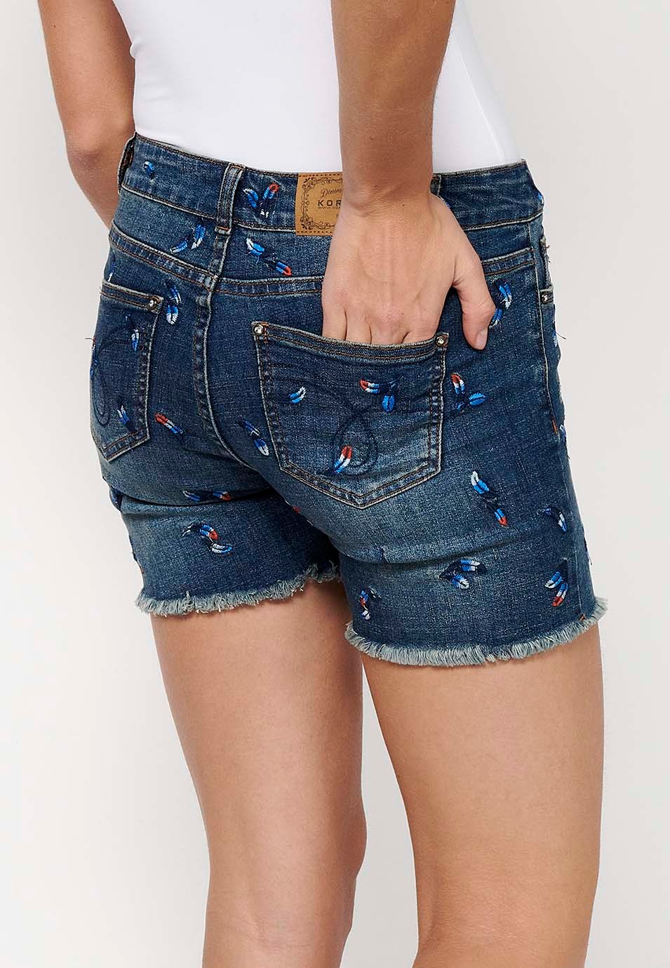 Denim shorts with front zipper and button closure and embroidered fabric with five pockets, one blue pocket pocket for women 6