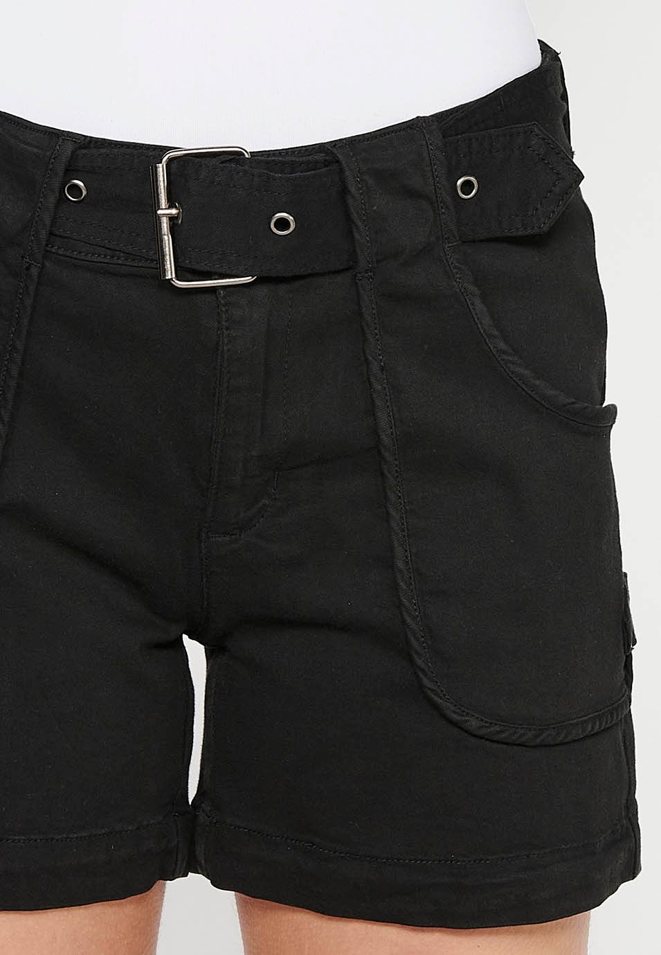 Schwarze Shorts mit Gürtel an der Taille und aufgesetzten Taschen für Damen 9