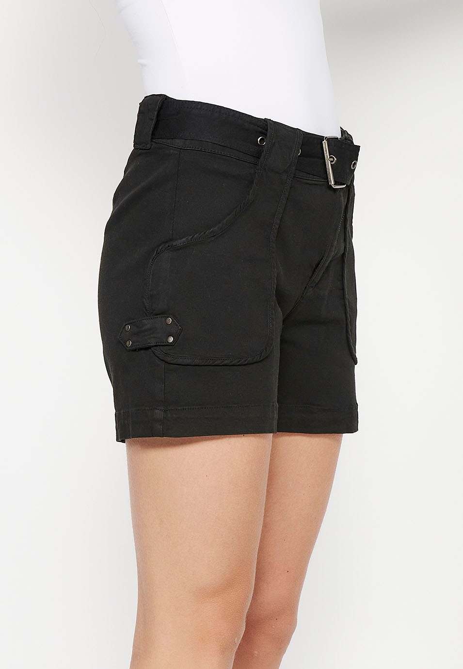 Pantalón corto Short con Cintura con cinturón y Bolsillos de plastrón de Color Negro para Mujer 1