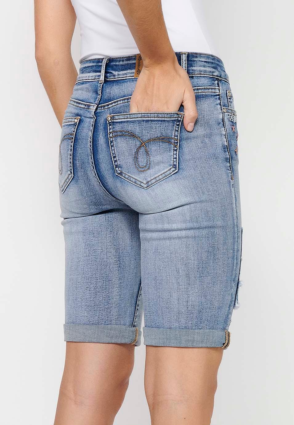 Short shorts finished in turn with details of front patches and removable chain decoration with front closure with zipper and button in Blue for Women 4