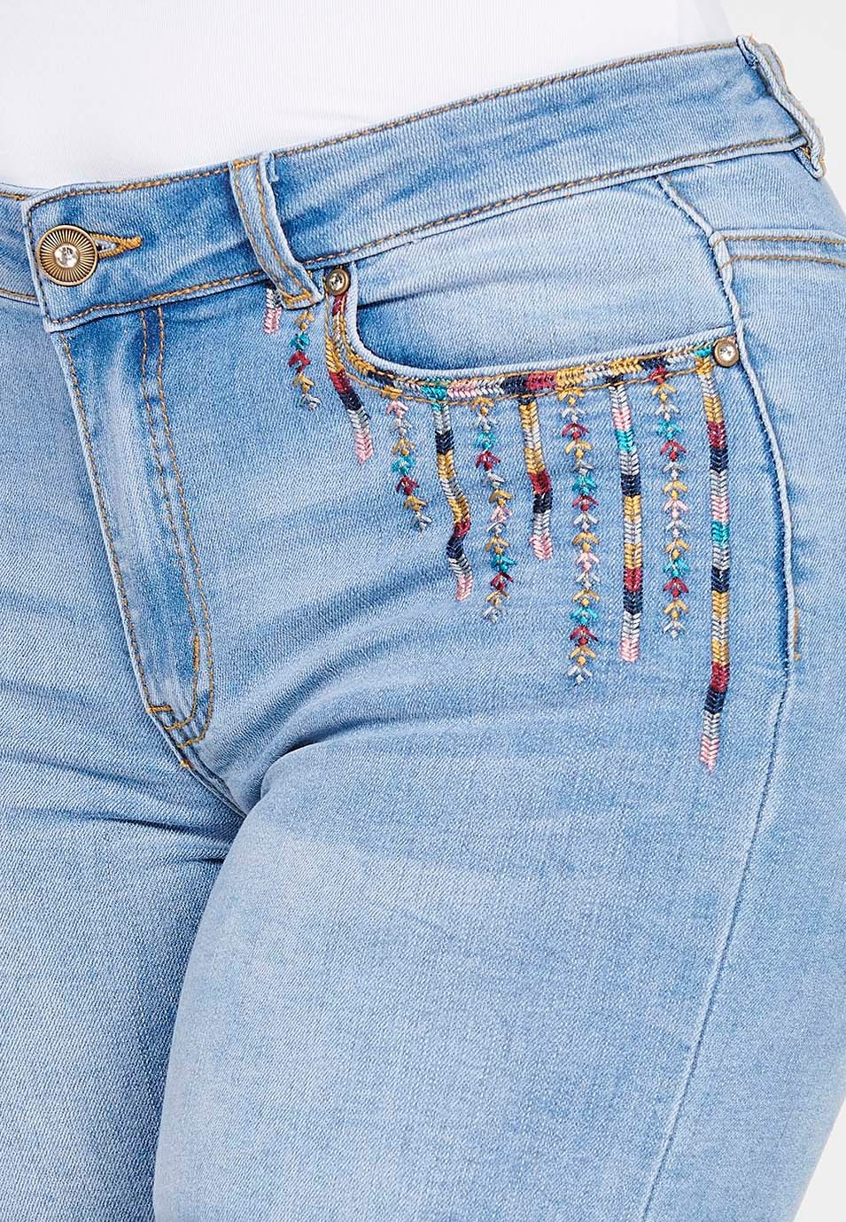 Shorts mit Bündchen, Reißverschluss vorne und Knopfverschluss mit gestickten Details in Blau für Damen 6