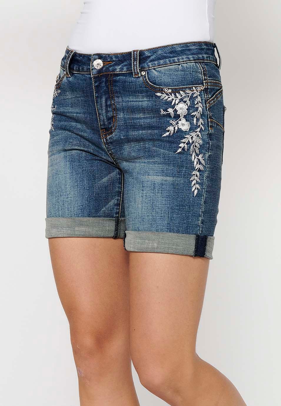 Short shorts with a turn-up finish with front zipper and button closure and blue floral embroidery for Women 2
