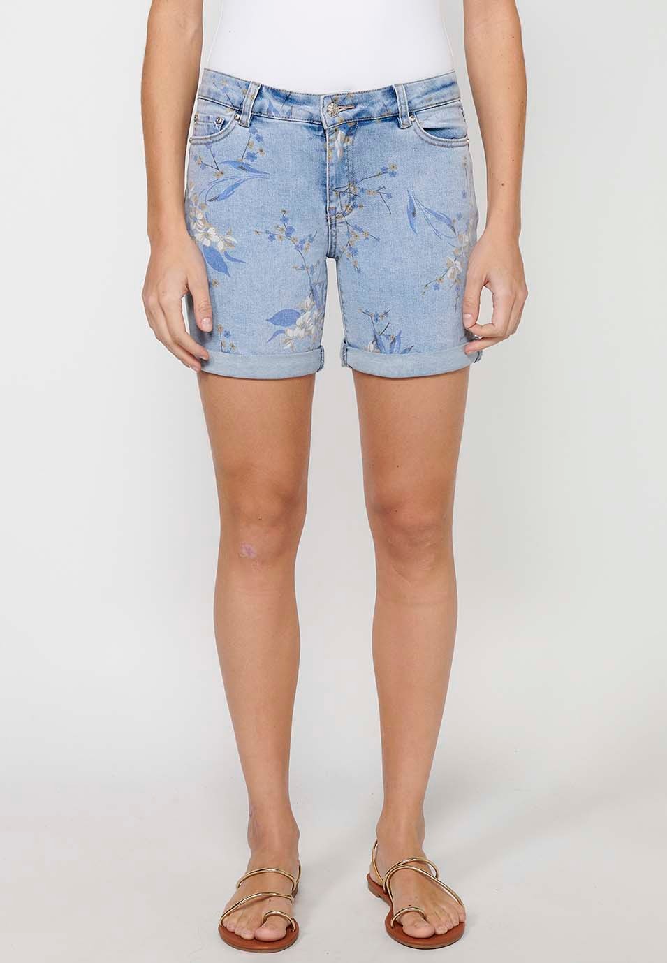 Shorts with a turn-up finish with zipper and button closure with a Blue floral print for Women 2